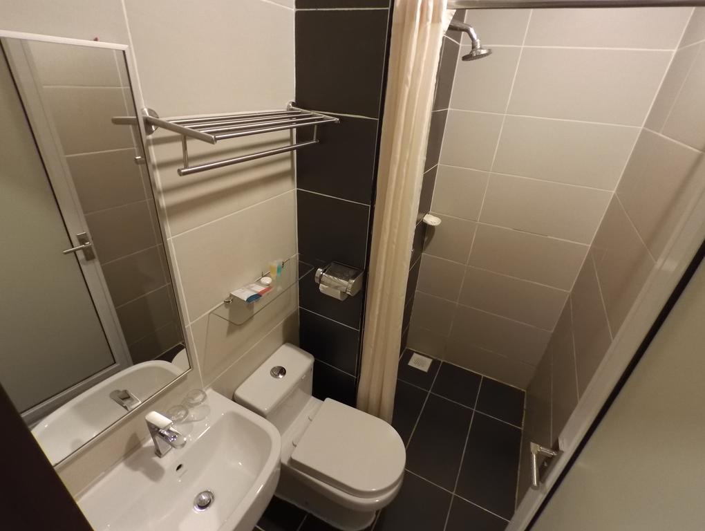 Erica Hotel Джохор-Бару Экстерьер фото