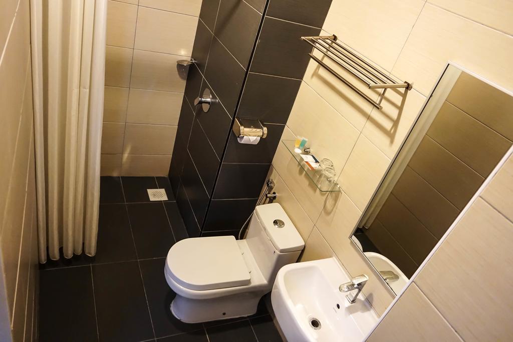 Erica Hotel Джохор-Бару Экстерьер фото