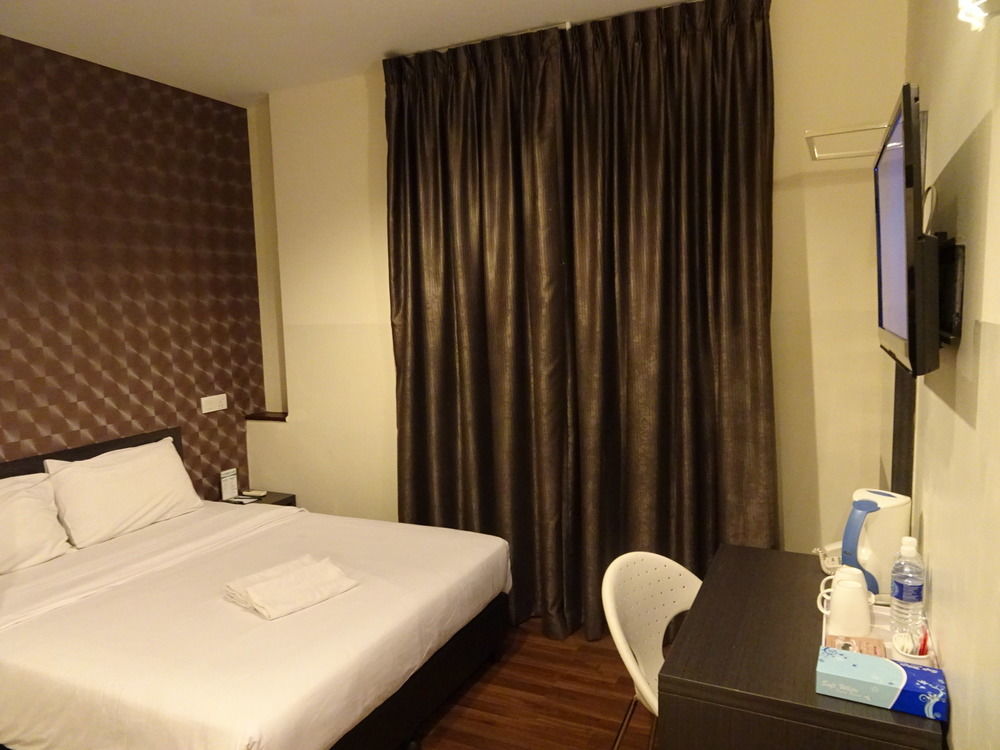 Erica Hotel Джохор-Бару Экстерьер фото