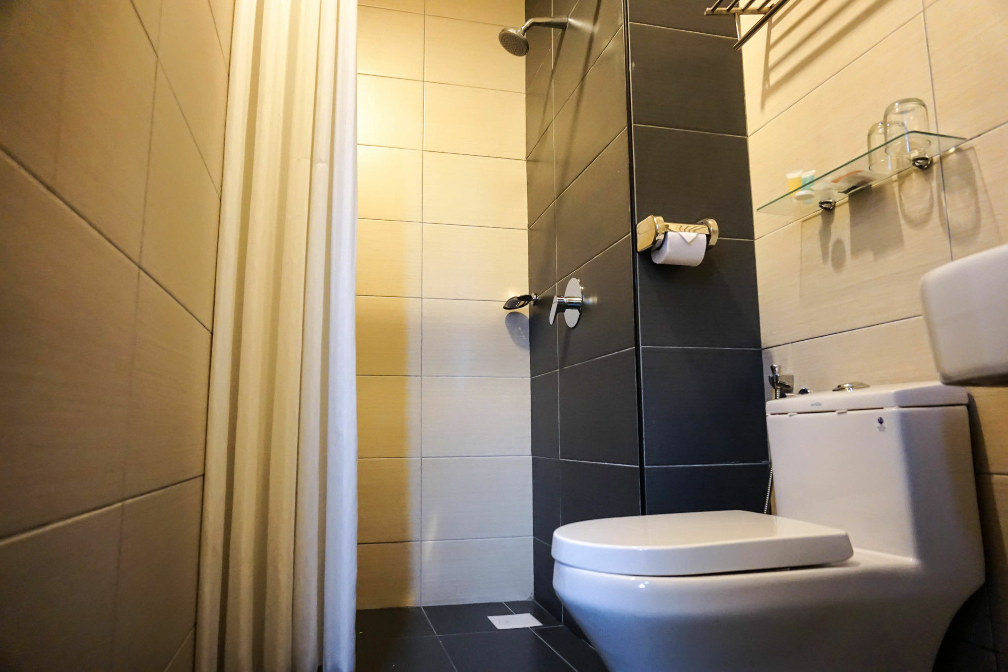 Erica Hotel Джохор-Бару Экстерьер фото